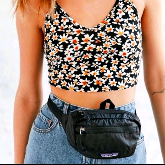 Patagonia Handbags - Patagonia light weight travel hip back